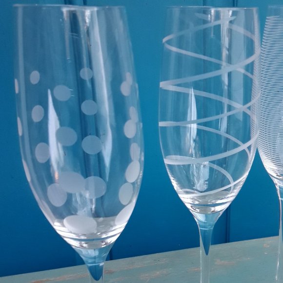 Toasting Glasses Set of 4 Etched Glass Flutes Mikasa Crystal Polka Dots Swirls - Picture 9 of 16